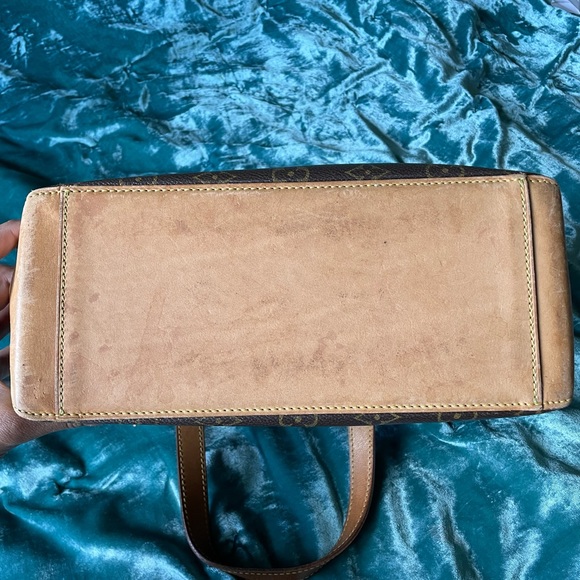 Louis Vuitton handbag. Used - Picture 2 of 5